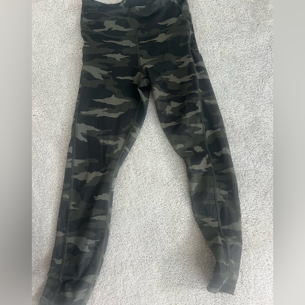 Athleta pocket legging camo small